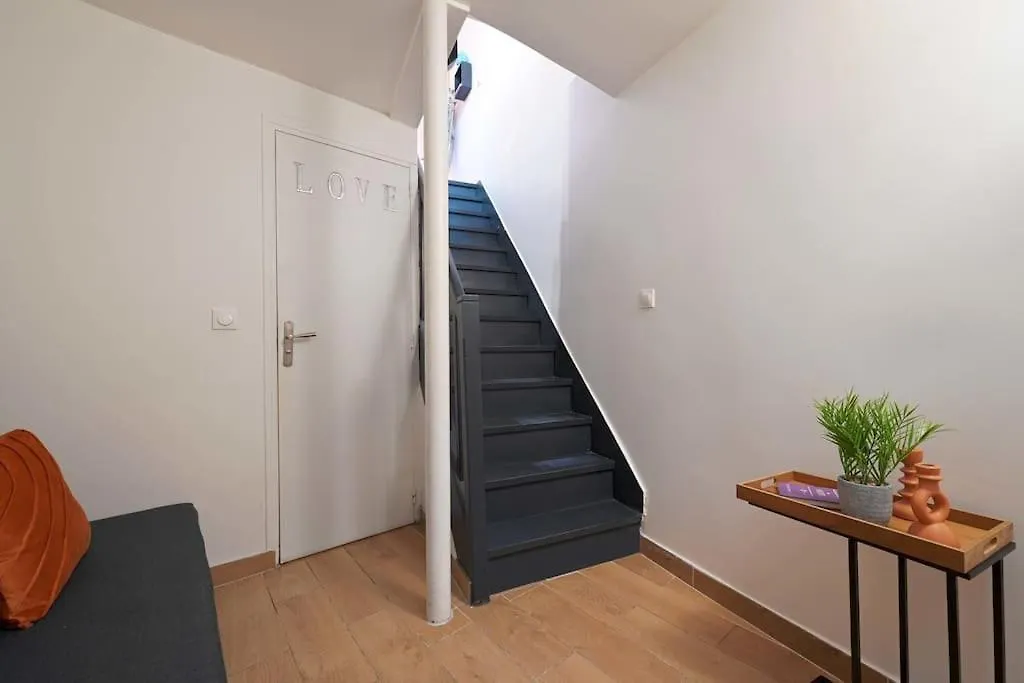 Apartment On Two Floors Close To Pigalle And Mouli 巴黎