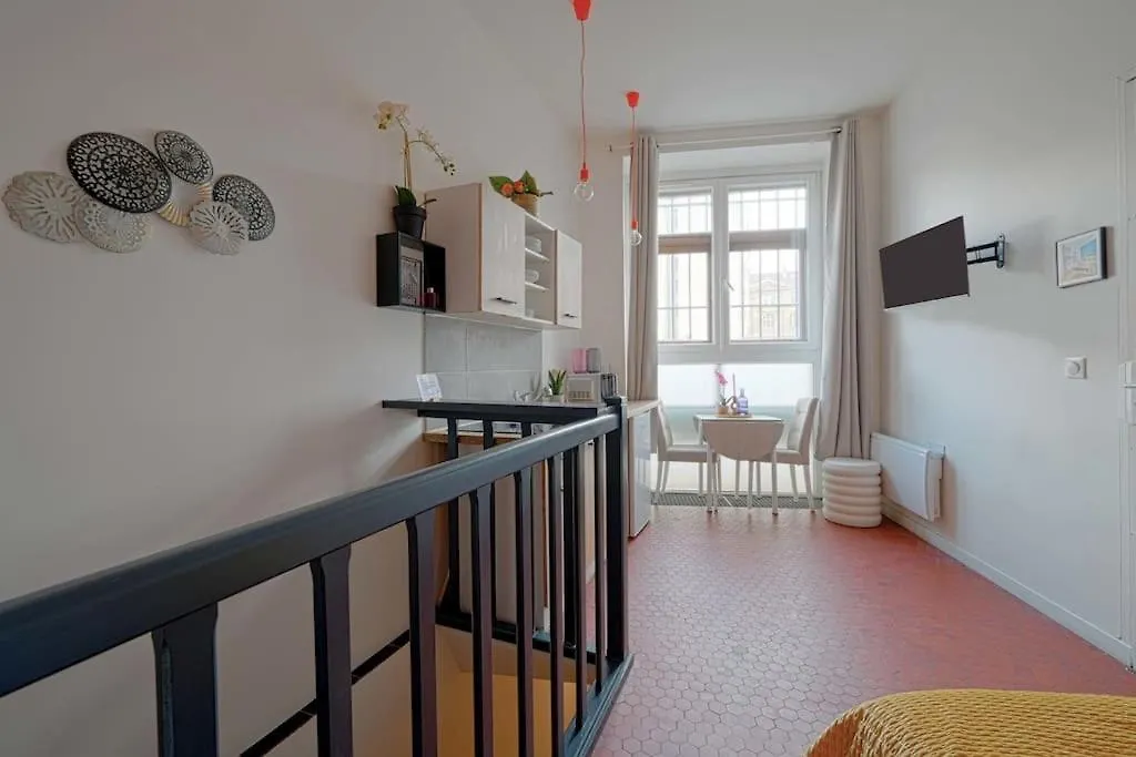 Apartment On Two Floors Close To Pigalle And Mouli 巴黎