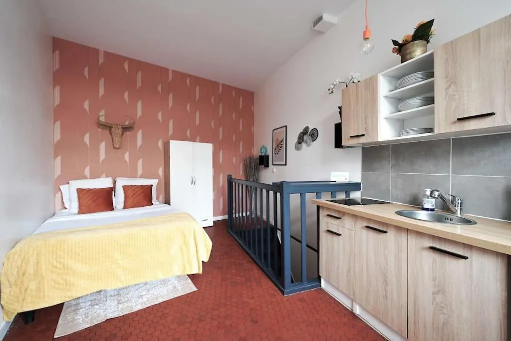 Apartment On Two Floors Close To Pigalle And Mouli 巴黎