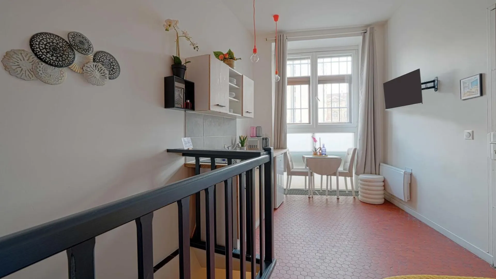 Apartment On Two Floors Close To Pigalle And Mouli 巴黎