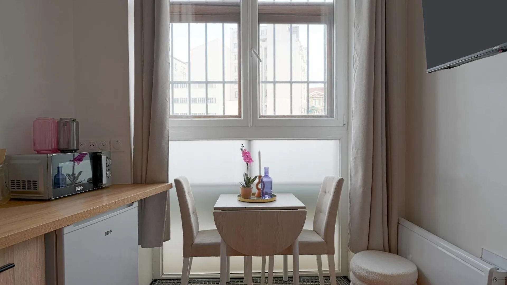 Apartment On Two Floors Close To Pigalle And Mouli Paris France