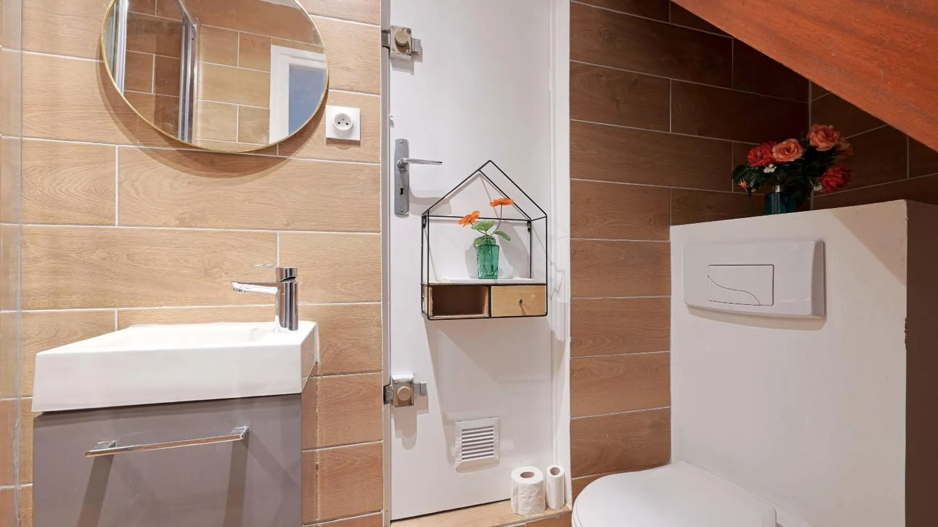 Apartment On Two Floors Close To Pigalle And Mouli 巴黎 法国