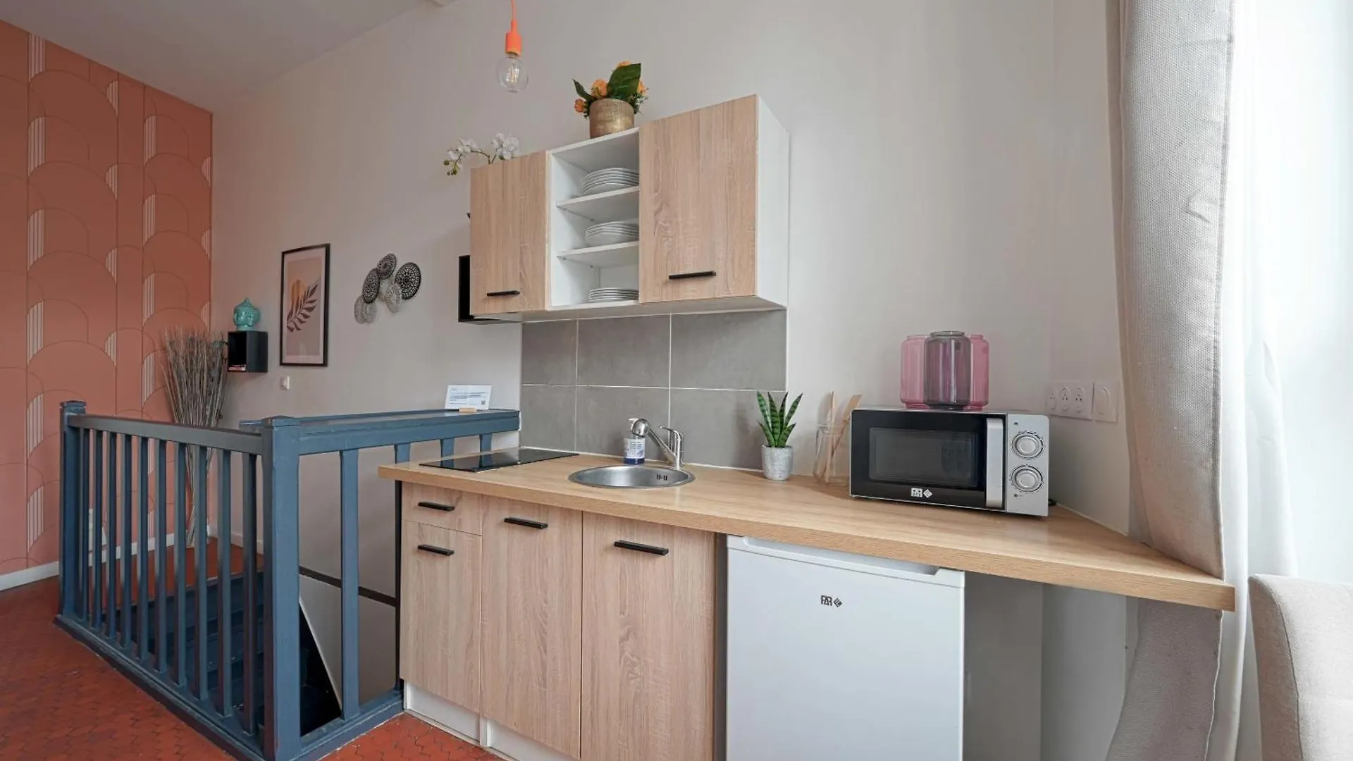 Apartment On Two Floors Close To Pigalle And Mouli contacts