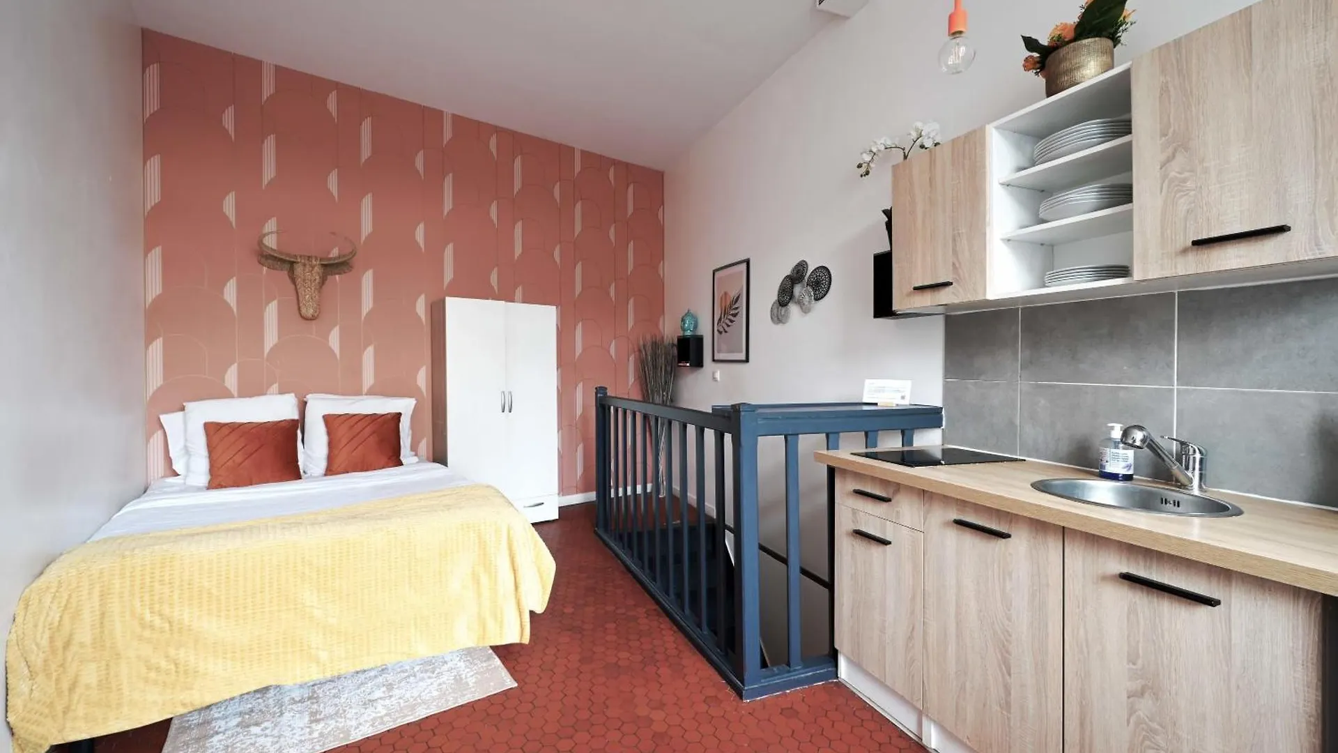 Apartment On Two Floors Close To Pigalle And Mouli Paris